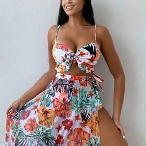 Size large NWT floral print bikini swimsuit with Beach Skirt